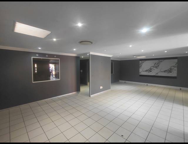100M² OFFICE TO LET IN FOURWAYS